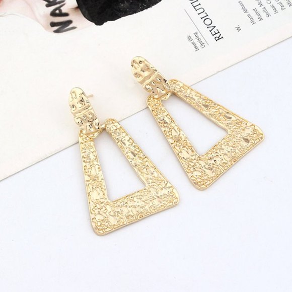 Exaggerated textured Geometric Earrings - Picture 8 of 9